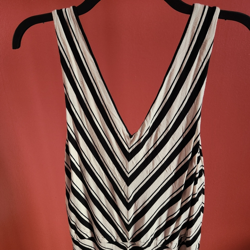 Calvin Klein Black & White Chevron Stripe Sleeveless Maxi Dress